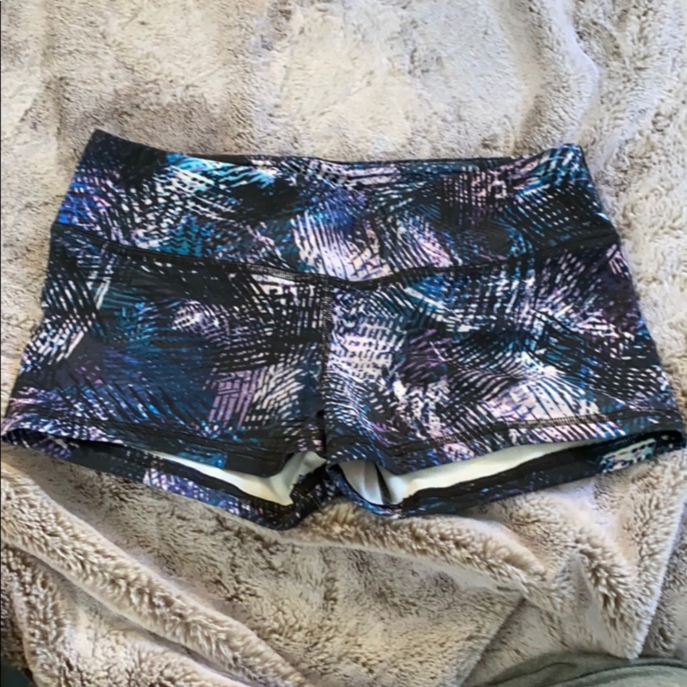 Fleo shorts in Midnight Oil